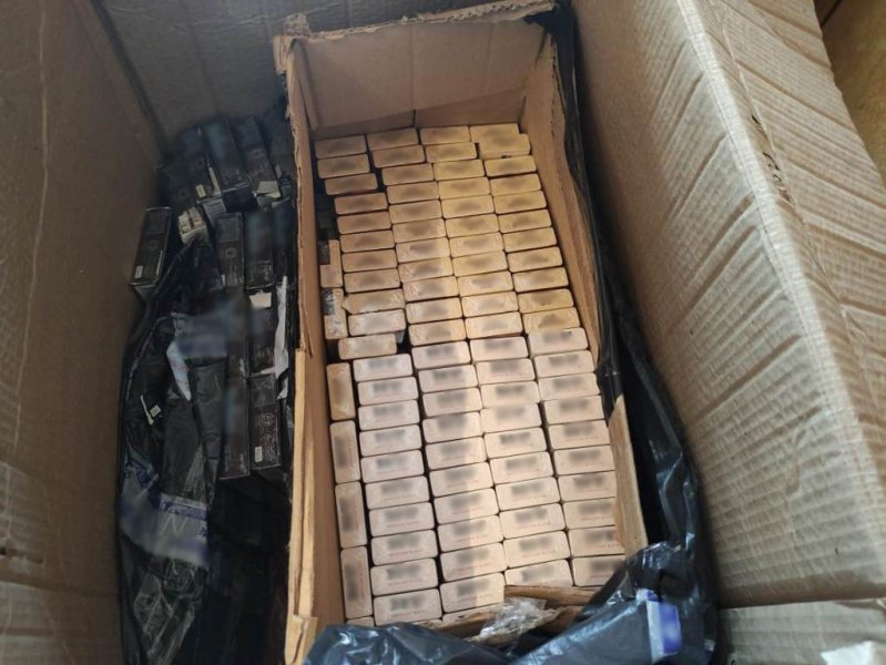 В Чаунском районе полицейские выявили крупную партию контрафактных сигарет